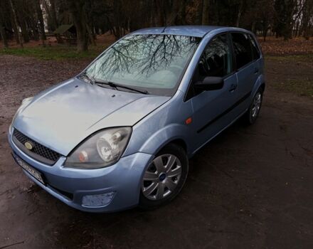 Синий Форд Фиеста, объемом двигателя 1.2 л и пробегом 300 тыс. км за 1900 $, фото 1 на Automoto.ua