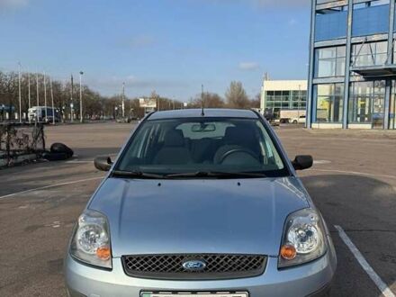 Синий Форд Фиеста, объемом двигателя 1.3 л и пробегом 240 тыс. км за 3800 $, фото 1 на Automoto.ua