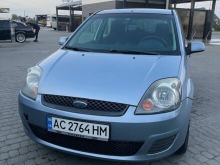 Синий Форд Фиеста, объемом двигателя 1.3 л и пробегом 150 тыс. км за 3400 $, фото 1 на Automoto.ua