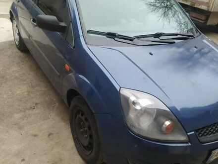 Синий Форд Фиеста, объемом двигателя 1.39 л и пробегом 309 тыс. км за 3500 $, фото 1 на Automoto.ua