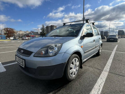 Синий Форд Фиеста, объемом двигателя 1.3 л и пробегом 170 тыс. км за 4300 $, фото 1 на Automoto.ua