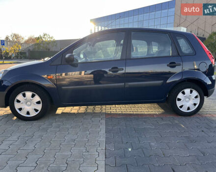 Синий Форд Фиеста, объемом двигателя 1.3 л и пробегом 258 тыс. км за 3900 $, фото 1 на Automoto.ua