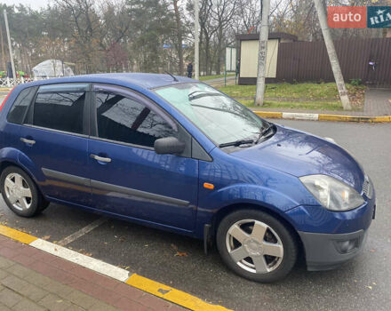 Синий Форд Фиеста, объемом двигателя 1.3 л и пробегом 159 тыс. км за 4500 $, фото 1 на Automoto.ua