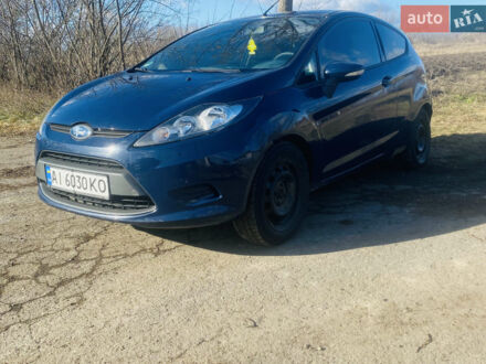 Синий Форд Фиеста, объемом двигателя 1.6 л и пробегом 200 тыс. км за 5500 $, фото 1 на Automoto.ua