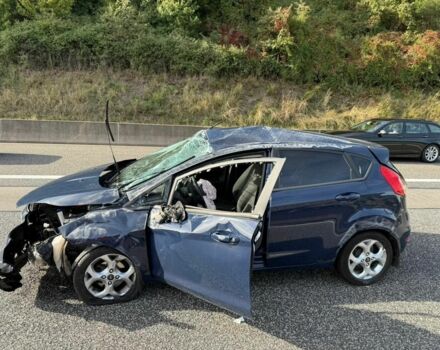 Синий Форд Фиеста, объемом двигателя 0 л и пробегом 77 тыс. км за 2150 $, фото 1 на Automoto.ua