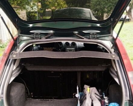 Зеленый Форд Фиеста, объемом двигателя 1.4 л и пробегом 270 тыс. км за 2500 $, фото 3 на Automoto.ua