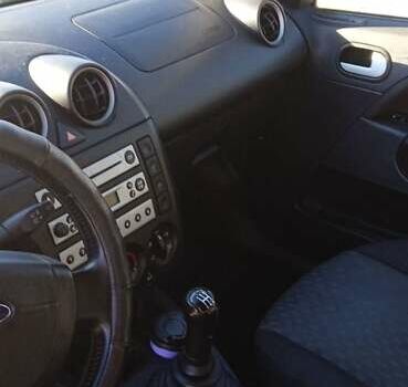 Зелений Форд Фієста, об'ємом двигуна 1.4 л та пробігом 266 тис. км за 2900 $, фото 6 на Automoto.ua