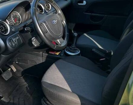 Зеленый Форд Фиеста, объемом двигателя 1.4 л и пробегом 212 тыс. км за 4000 $, фото 4 на Automoto.ua