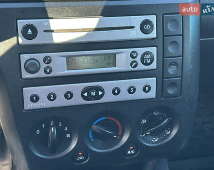 Зеленый Форд Фиеста, объемом двигателя 1.3 л и пробегом 170 тыс. км за 3250 $, фото 55 на Automoto.ua