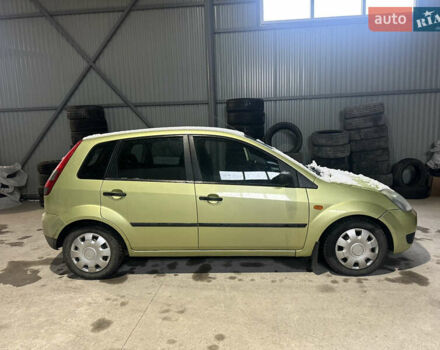 Зеленый Форд Фиеста, объемом двигателя 1.3 л и пробегом 170 тыс. км за 3250 $, фото 2 на Automoto.ua