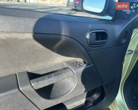 Зеленый Форд Фиеста, объемом двигателя 1.3 л и пробегом 170 тыс. км за 3250 $, фото 15 на Automoto.ua