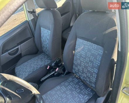 Зеленый Форд Фиеста, объемом двигателя 1.3 л и пробегом 170 тыс. км за 3250 $, фото 14 на Automoto.ua