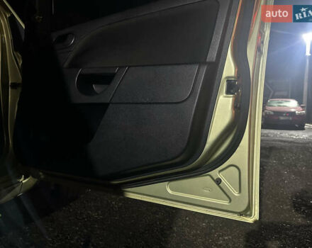 Зеленый Форд Фиеста, объемом двигателя 1.3 л и пробегом 170 тыс. км за 3250 $, фото 61 на Automoto.ua