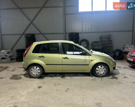 Зеленый Форд Фиеста, объемом двигателя 1.3 л и пробегом 170 тыс. км за 3250 $, фото 1 на Automoto.ua