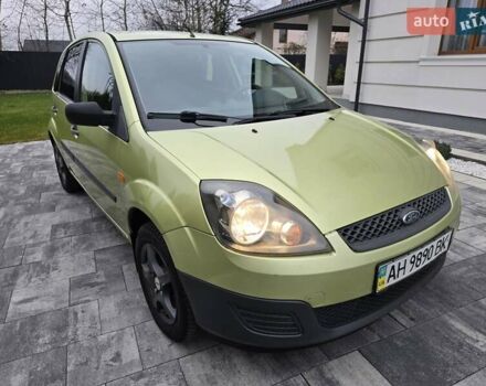 Зеленый Форд Фиеста, объемом двигателя 1.4 л и пробегом 213 тыс. км за 3800 $, фото 2 на Automoto.ua
