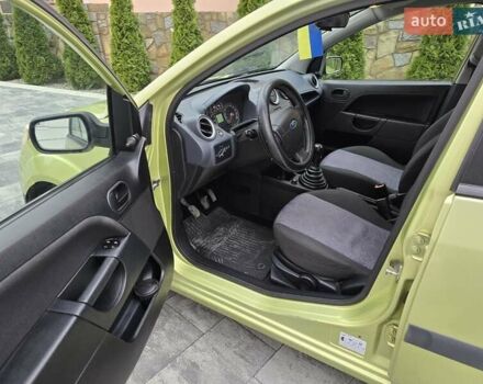 Зеленый Форд Фиеста, объемом двигателя 1.4 л и пробегом 213 тыс. км за 3800 $, фото 7 на Automoto.ua
