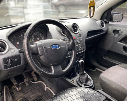 Зеленый Форд Фиеста, объемом двигателя 1.39 л и пробегом 280 тыс. км за 2700 $, фото 6 на Automoto.ua