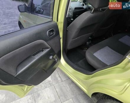 Зеленый Форд Фиеста, объемом двигателя 1.4 л и пробегом 213 тыс. км за 3800 $, фото 16 на Automoto.ua