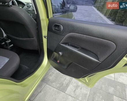 Зеленый Форд Фиеста, объемом двигателя 1.4 л и пробегом 213 тыс. км за 3800 $, фото 25 на Automoto.ua