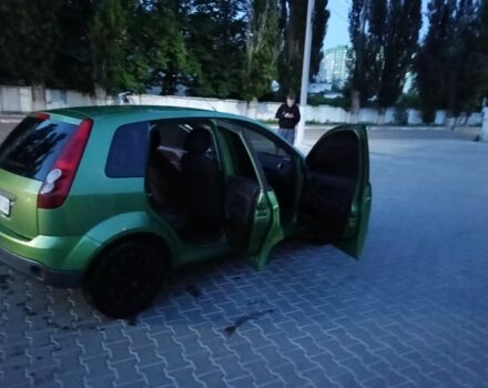 Зеленый Форд Фиеста, объемом двигателя 1.4 л и пробегом 200 тыс. км за 3950 $, фото 2 на Automoto.ua