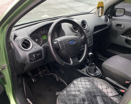 Зелений Форд Фієста, об'ємом двигуна 1.39 л та пробігом 300 тис. км за 2600 $, фото 6 на Automoto.ua