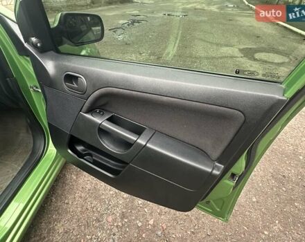 Зеленый Форд Фиеста, объемом двигателя 1.4 л и пробегом 125 тыс. км за 4999 $, фото 24 на Automoto.ua