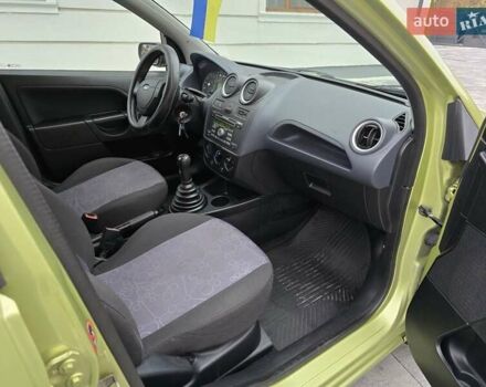 Зеленый Форд Фиеста, объемом двигателя 1.4 л и пробегом 213 тыс. км за 3800 $, фото 18 на Automoto.ua