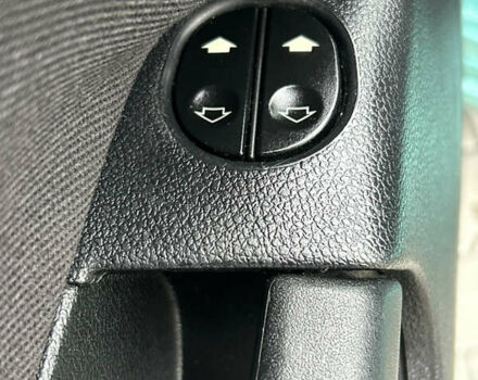 Зеленый Форд Фиеста, объемом двигателя 1.3 л и пробегом 235 тыс. км за 3700 $, фото 16 на Automoto.ua