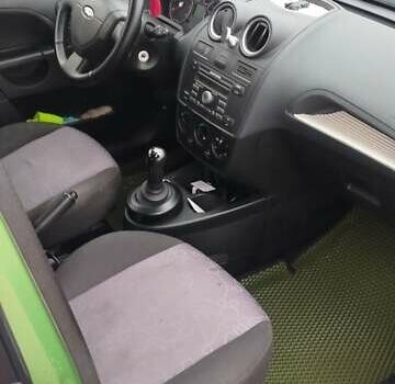 Зеленый Форд Фиеста, объемом двигателя 1.39 л и пробегом 163 тыс. км за 4300 $, фото 9 на Automoto.ua