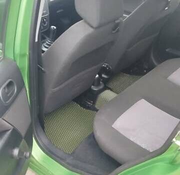 Зеленый Форд Фиеста, объемом двигателя 1.39 л и пробегом 163 тыс. км за 4300 $, фото 12 на Automoto.ua