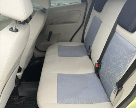 Зеленый Форд Фиеста, объемом двигателя 1.3 л и пробегом 250 тыс. км за 3700 $, фото 6 на Automoto.ua