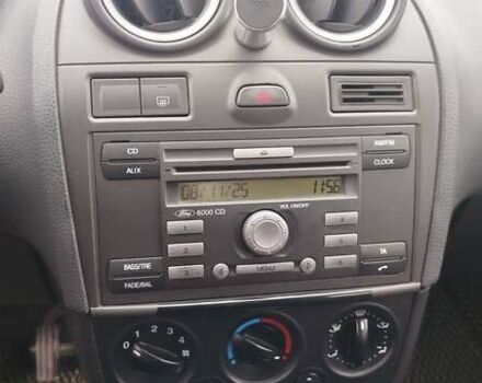 Зеленый Форд Фиеста, объемом двигателя 1.39 л и пробегом 163 тыс. км за 4300 $, фото 8 на Automoto.ua