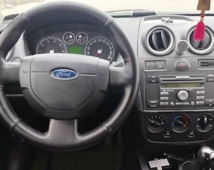 Зеленый Форд Фиеста, объемом двигателя 1.39 л и пробегом 163 тыс. км за 4300 $, фото 6 на Automoto.ua