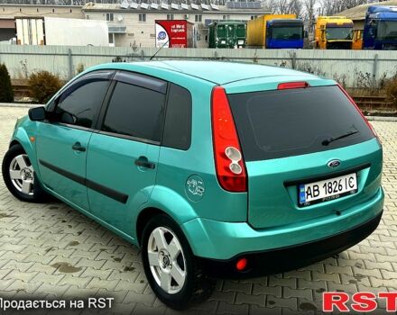 Зеленый Форд Фиеста, объемом двигателя 1.3 л и пробегом 235 тыс. км за 3700 $, фото 1 на Automoto.ua