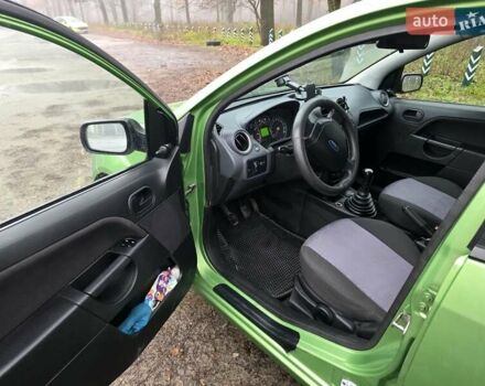 Зеленый Форд Фиеста, объемом двигателя 1.39 л и пробегом 182 тыс. км за 3000 $, фото 7 на Automoto.ua