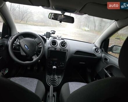 Зеленый Форд Фиеста, объемом двигателя 1.39 л и пробегом 182 тыс. км за 3000 $, фото 13 на Automoto.ua