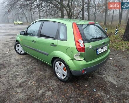 Зеленый Форд Фиеста, объемом двигателя 1.39 л и пробегом 182 тыс. км за 3000 $, фото 9 на Automoto.ua