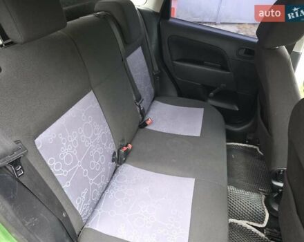 Зеленый Форд Фиеста, объемом двигателя 1.4 л и пробегом 180 тыс. км за 3300 $, фото 13 на Automoto.ua