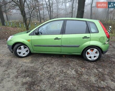 Зеленый Форд Фиеста, объемом двигателя 1.39 л и пробегом 182 тыс. км за 3000 $, фото 2 на Automoto.ua
