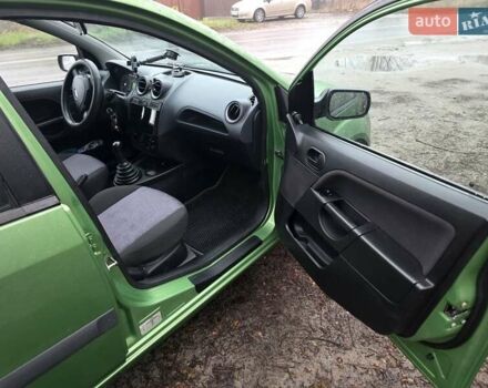 Зеленый Форд Фиеста, объемом двигателя 1.39 л и пробегом 182 тыс. км за 3000 $, фото 11 на Automoto.ua