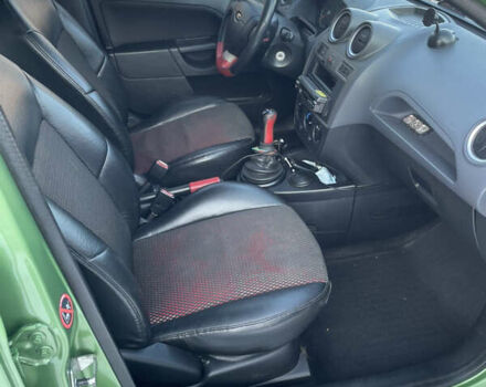 Зеленый Форд Фиеста, объемом двигателя 1.4 л и пробегом 168 тыс. км за 4200 $, фото 7 на Automoto.ua