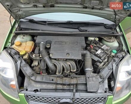 Зеленый Форд Фиеста, объемом двигателя 1.4 л и пробегом 180 тыс. км за 3300 $, фото 11 на Automoto.ua