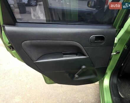 Зеленый Форд Фиеста, объемом двигателя 1.4 л и пробегом 180 тыс. км за 3300 $, фото 25 на Automoto.ua