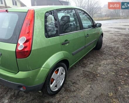 Зеленый Форд Фиеста, объемом двигателя 1.39 л и пробегом 182 тыс. км за 3000 $, фото 5 на Automoto.ua