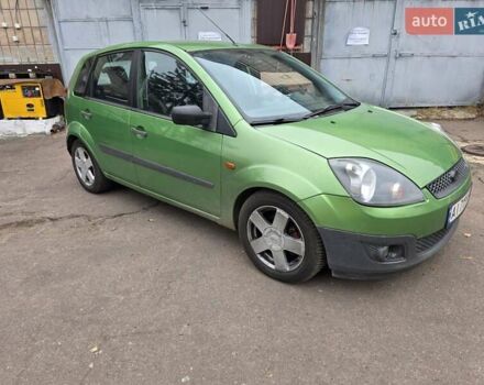 Зеленый Форд Фиеста, объемом двигателя 1.4 л и пробегом 180 тыс. км за 3300 $, фото 2 на Automoto.ua