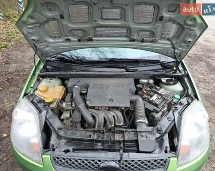 Зеленый Форд Фиеста, объемом двигателя 1.39 л и пробегом 182 тыс. км за 3000 $, фото 15 на Automoto.ua
