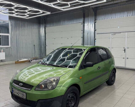 Зеленый Форд Фиеста, объемом двигателя 1.39 л и пробегом 300 тыс. км за 2400 $, фото 1 на Automoto.ua