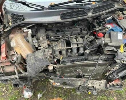 Оранжевый Форд Фиеста, объемом двигателя 1.4 л и пробегом 84 тыс. км за 3790 $, фото 9 на Automoto.ua