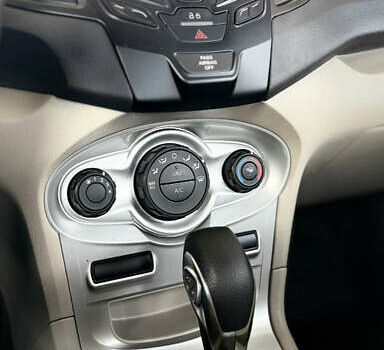 Оранжевый Форд Фиеста, объемом двигателя 1.6 л и пробегом 188 тыс. км за 8999 $, фото 13 на Automoto.ua