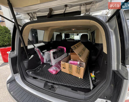 Серый Форд Флекс, объемом двигателя 3.5 л и пробегом 180 тыс. км за 12500 $, фото 2 на Automoto.ua